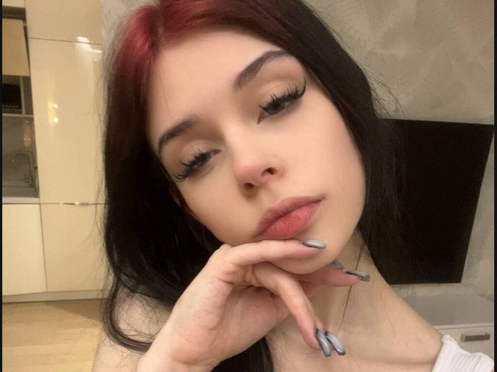 Lora Brow Picture